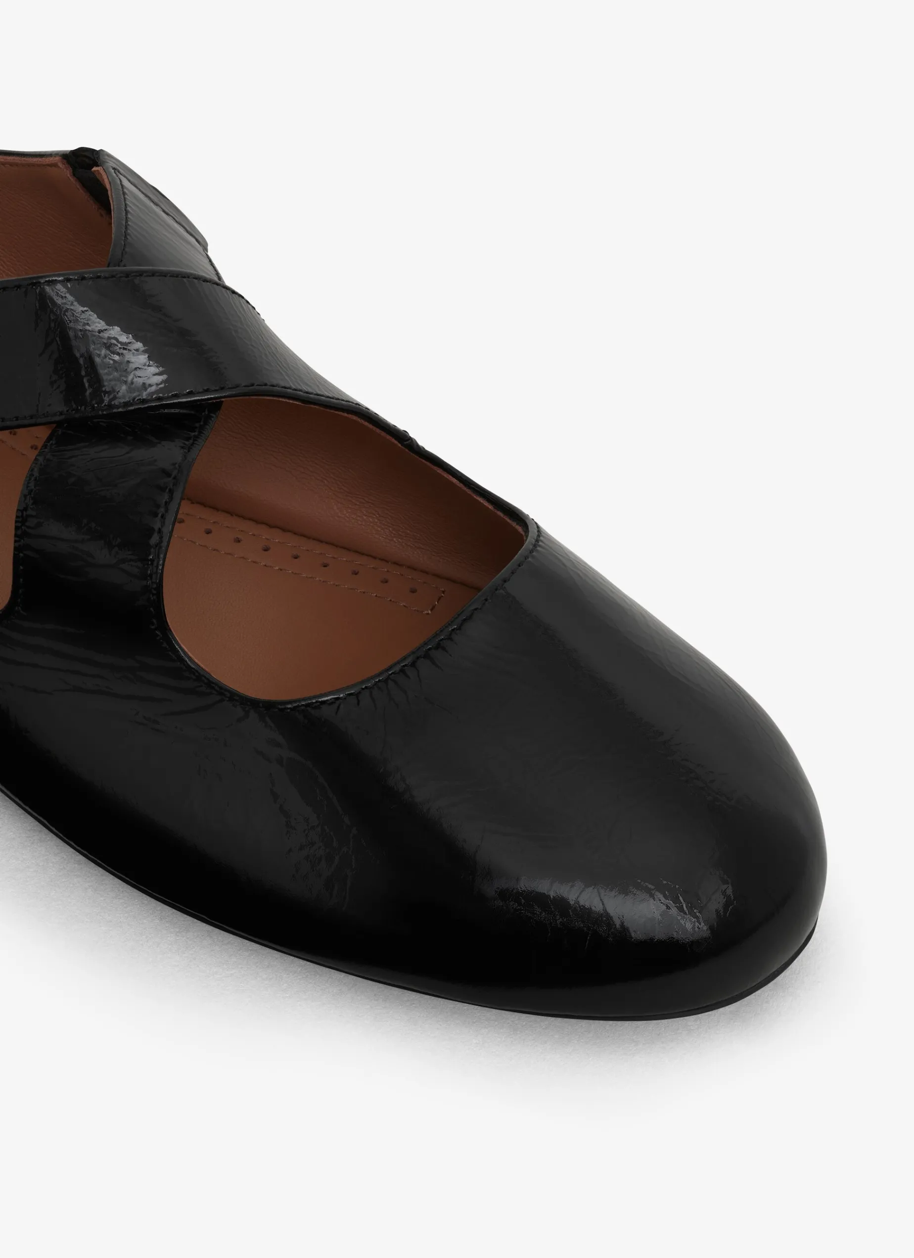 CRISS CROSS BALLET FLATS IN PATENT CALFSKIN