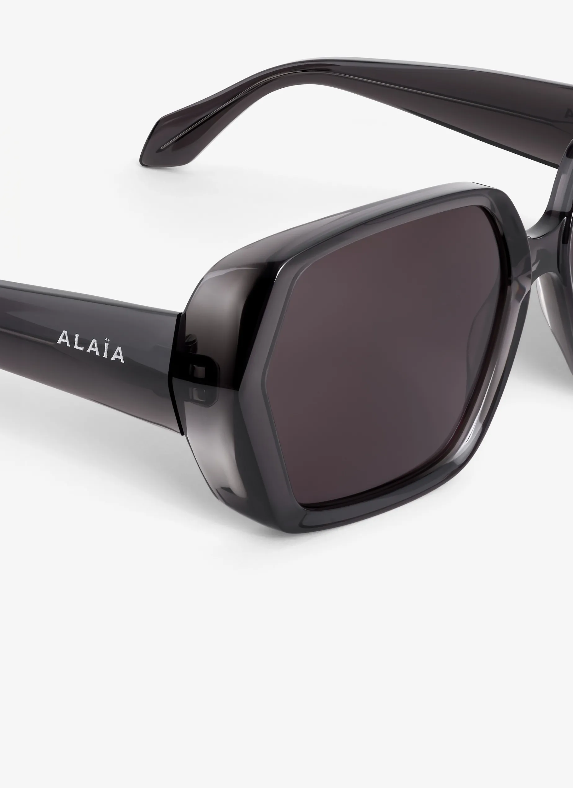 GEOMETRICAL SUNGLASSES