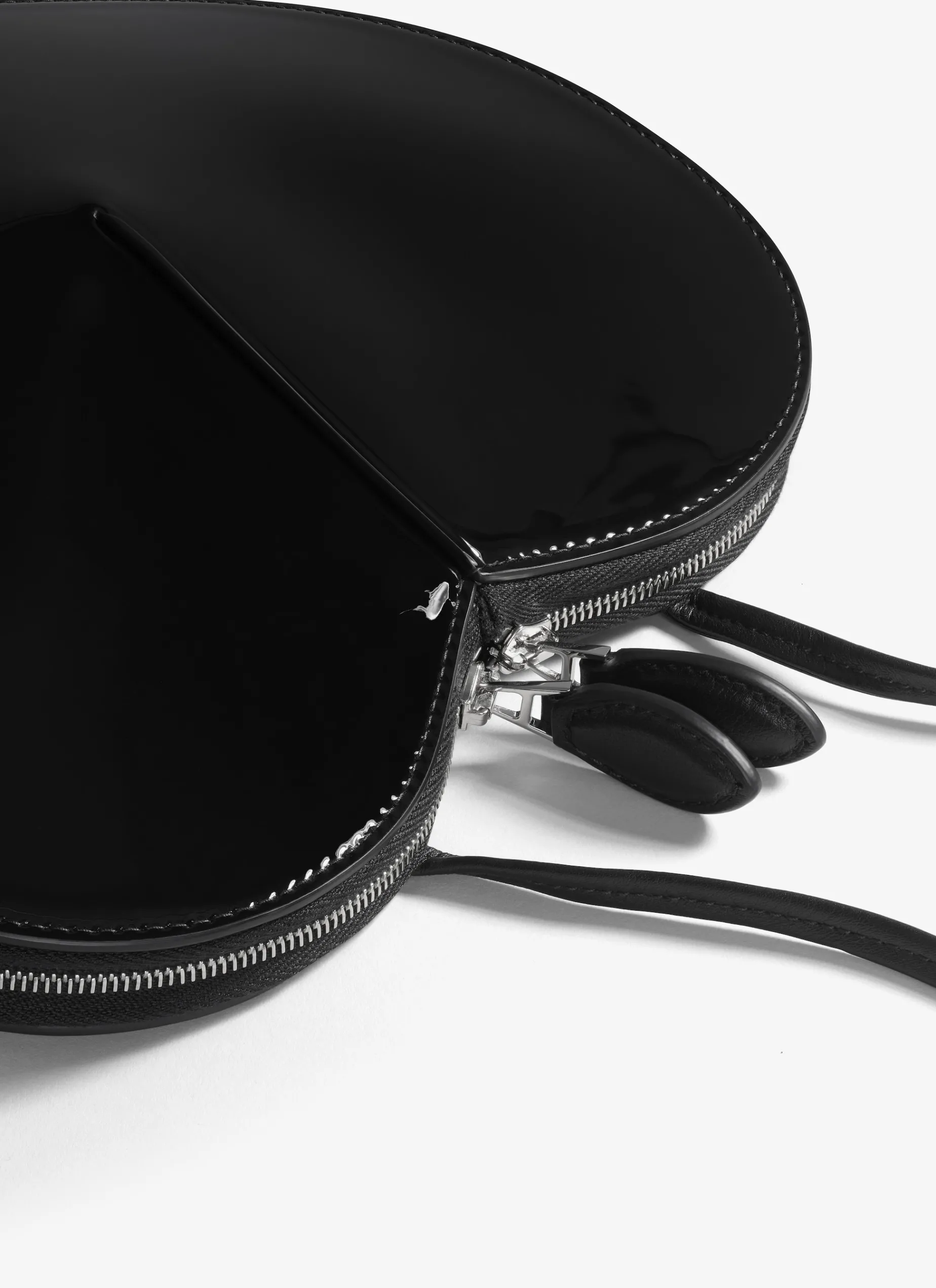 LE CŒUR BAG IN CALFSKIN