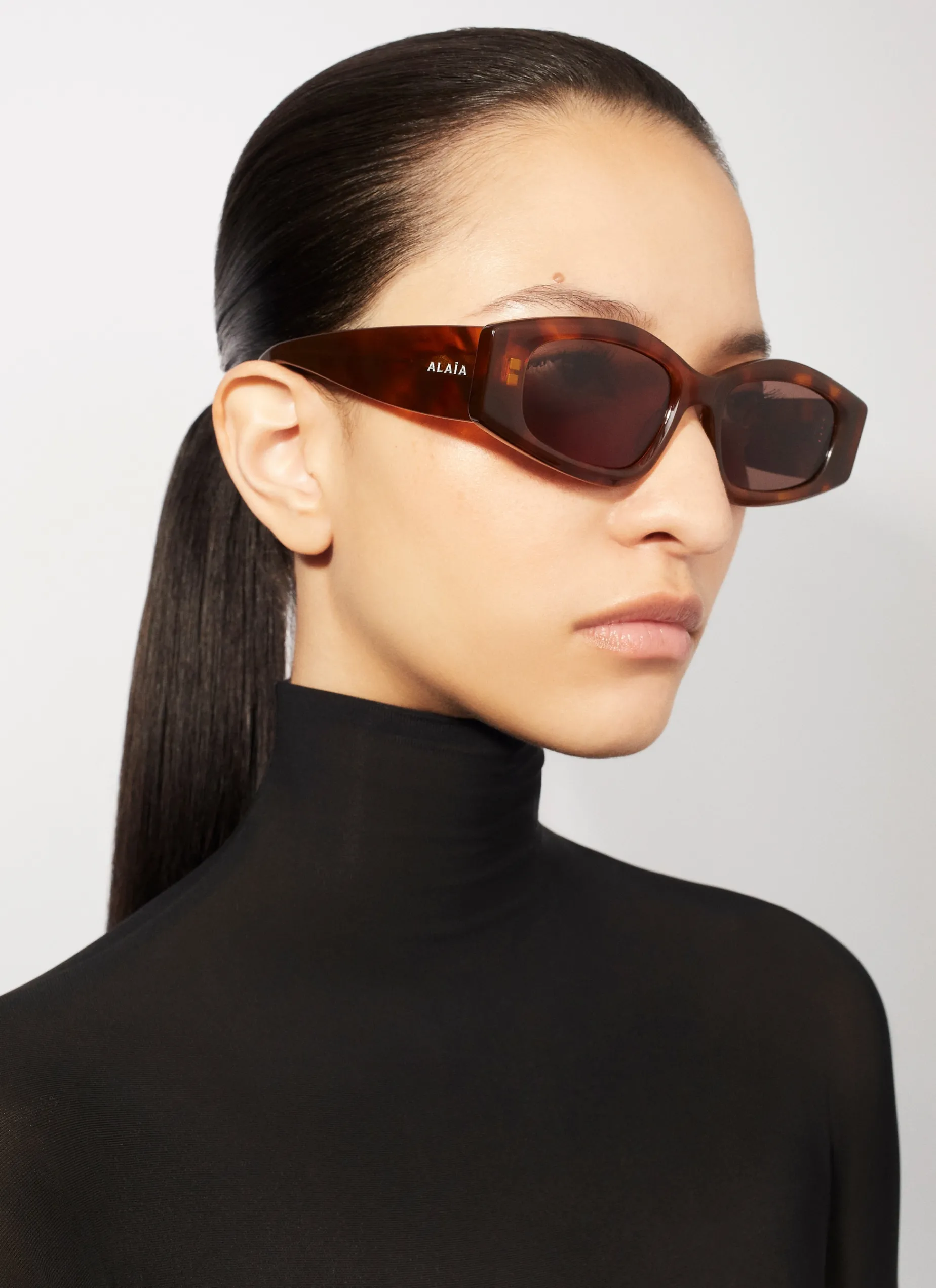 OVAL SUNGLASSES