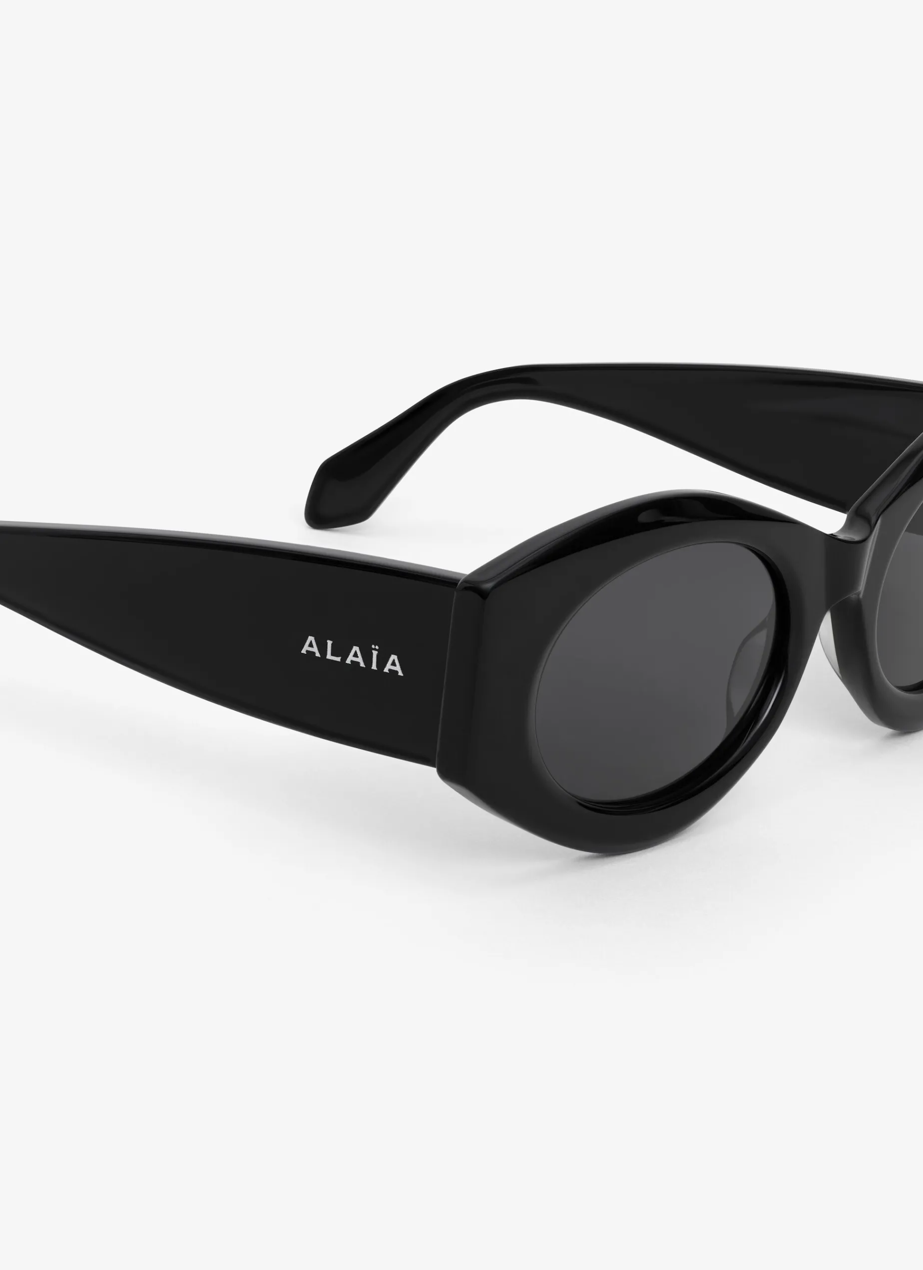 OVAL SUNGLASSES