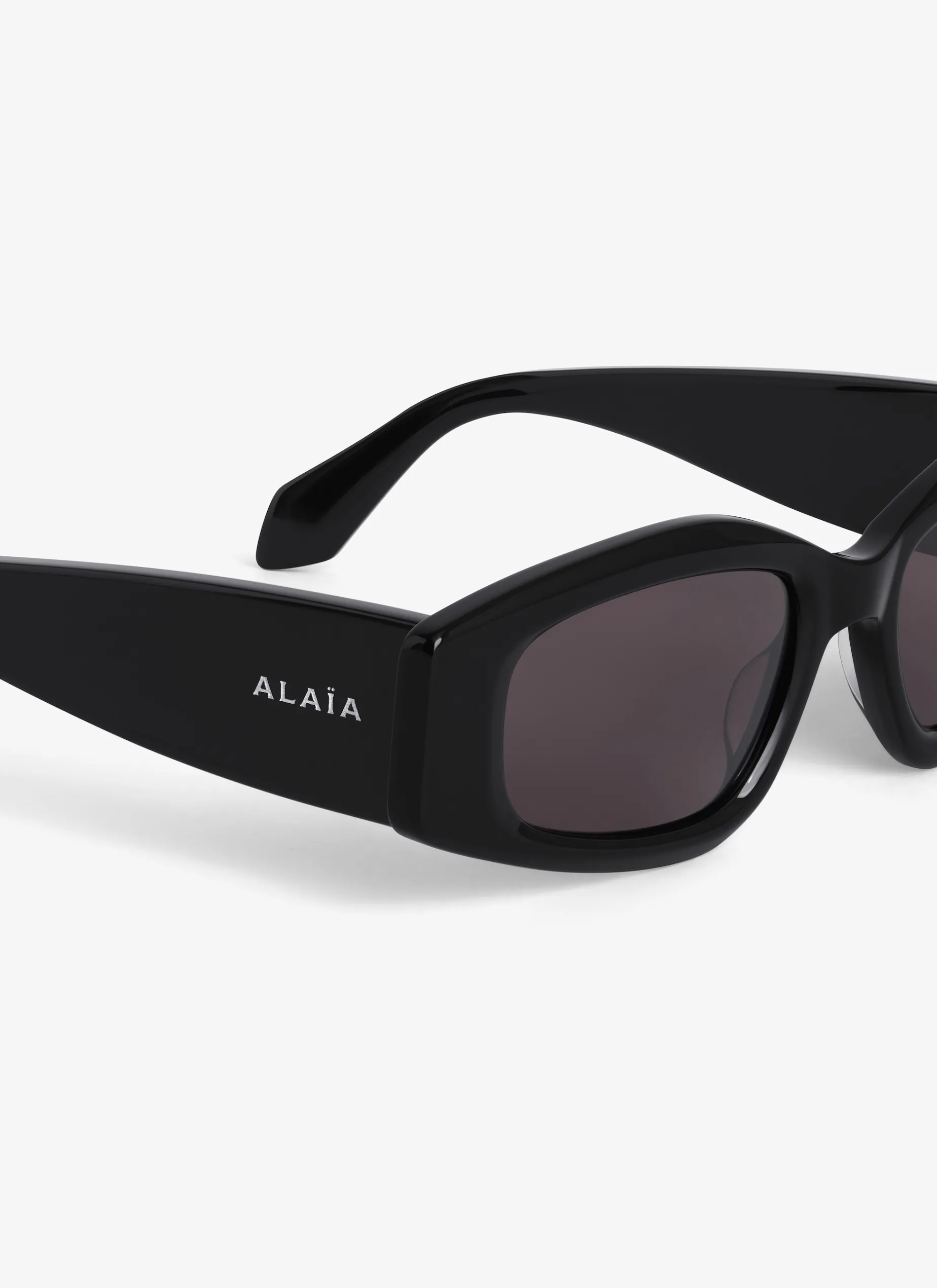 OVAL SUNGLASSES