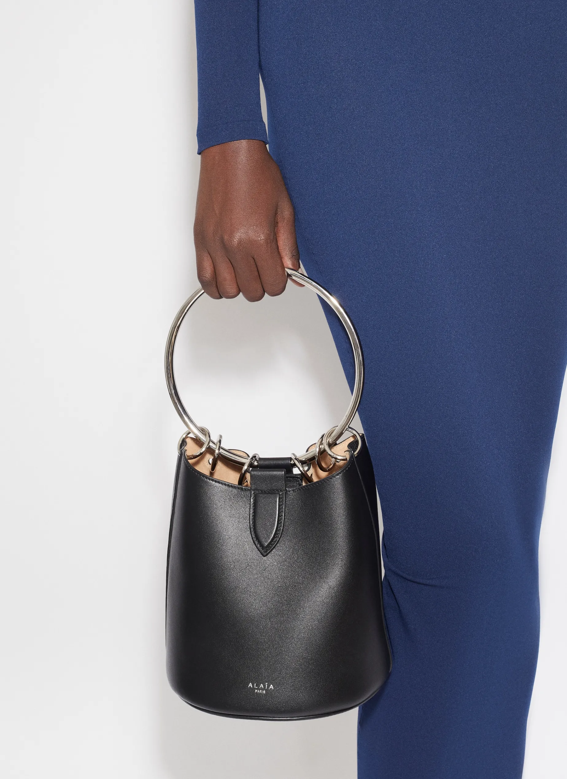 RING MEDIUM BUCKET BAG IN CALFSKIN