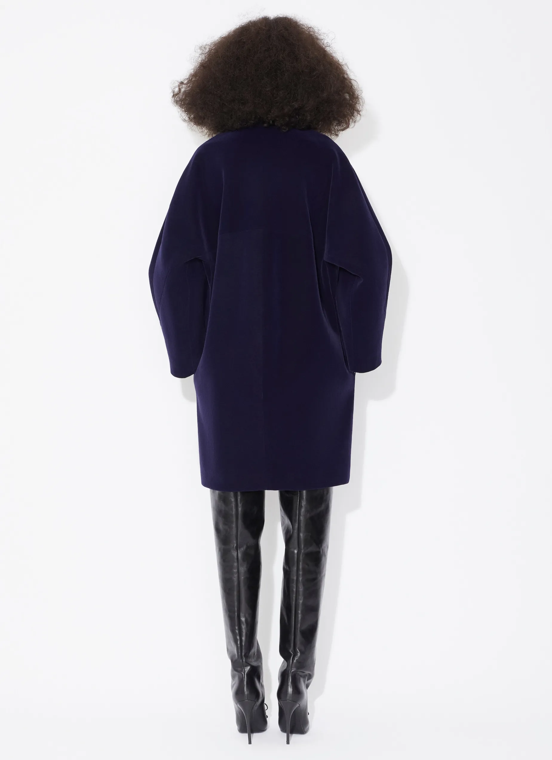 ROUND COAT