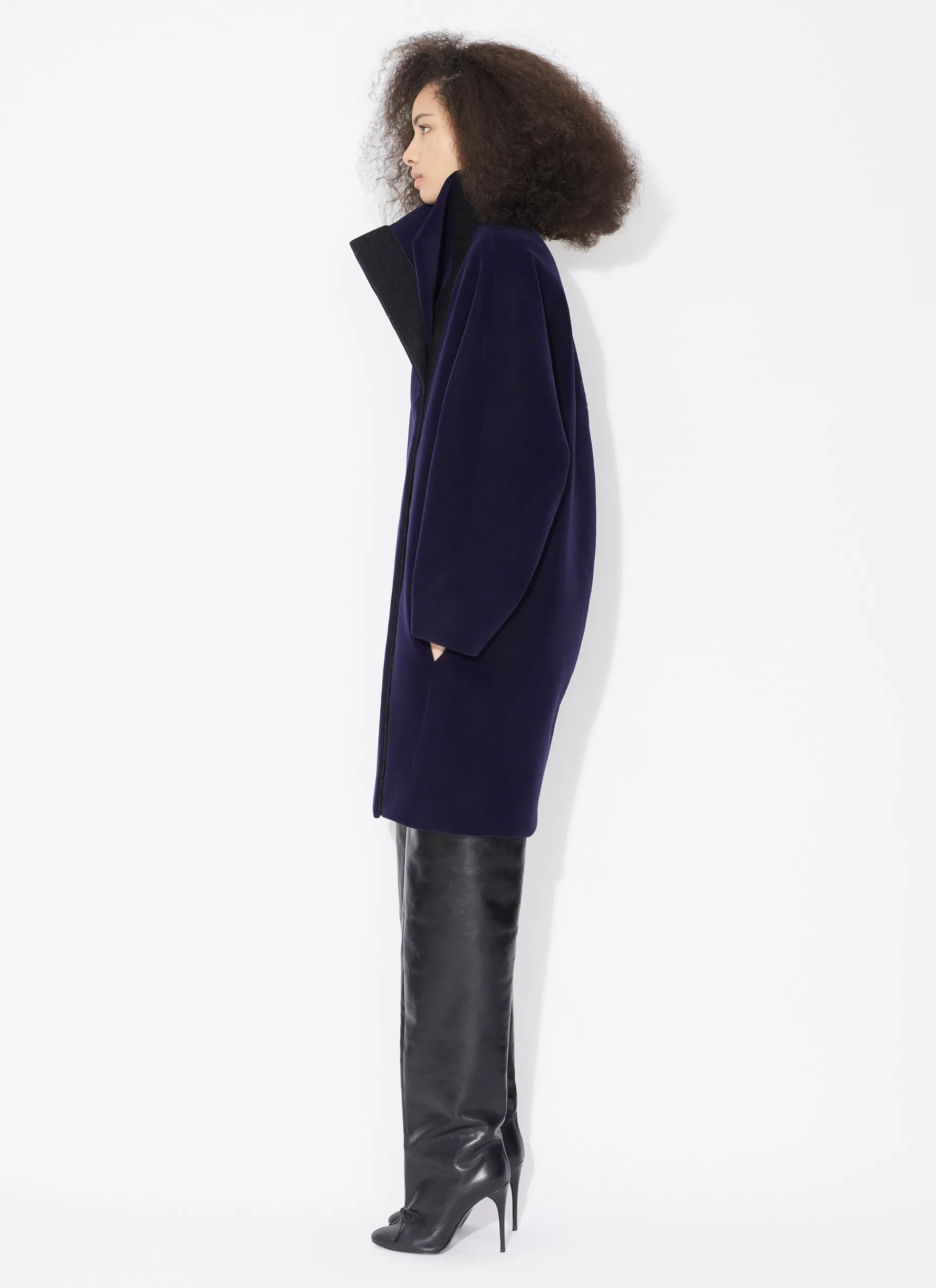 ROUND COAT