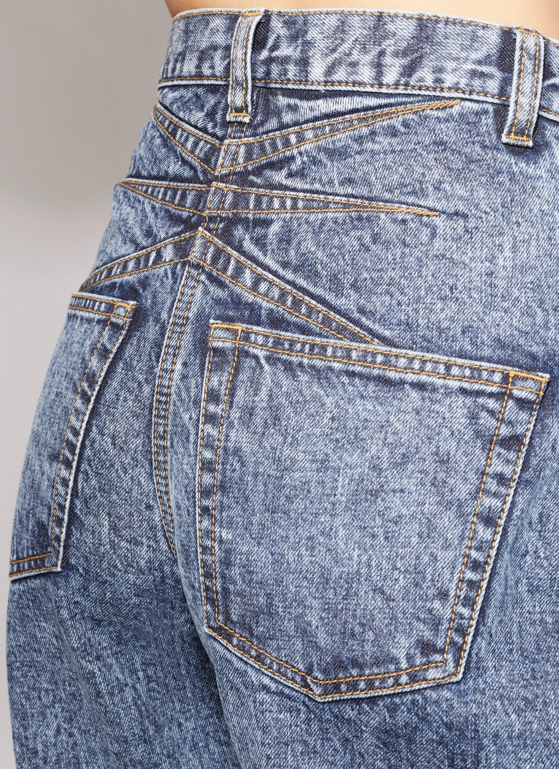 ROUND JEANS IN SNOW DENIM